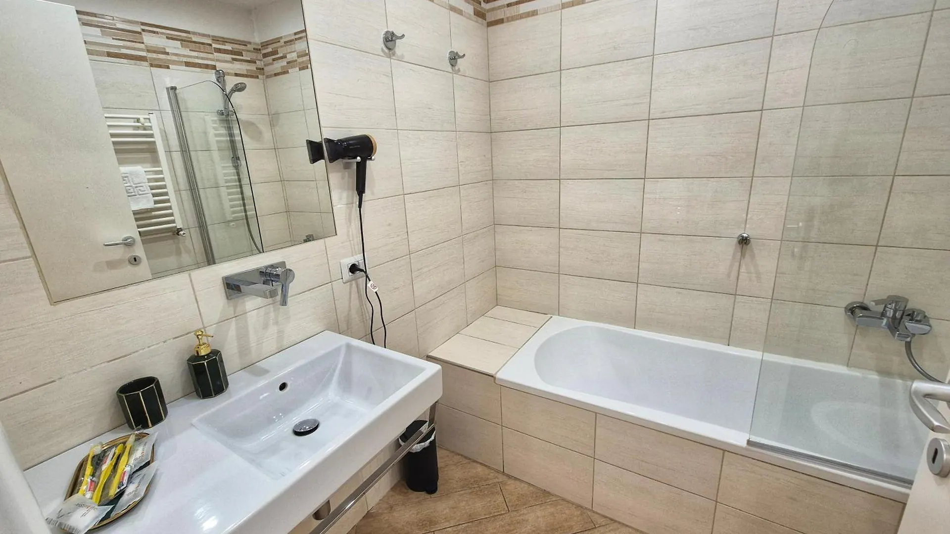 Residenze Serventi Longhi Rome Guest house
